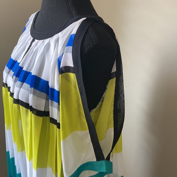 Jennifer Lopez ribbed color block blouse - Picture 4 of 9